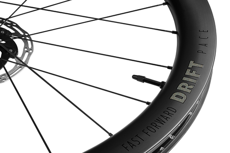 Komplet kół DRIFT SET FCC (36MM) SP 24H/24H MBL DT240 EXP 2:1 DBCL 12MM TA (opona)