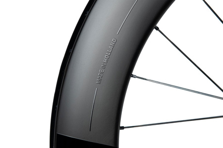 Komplet kół RYOT77 SET FCC (55MM) SP 24H/24H MBL DT240 EXP DBCL 12MM TA (opona)