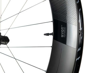 Komplet kół RYOT44 SET FCC (44MM) SP 24H/24H MBL DT240 EXP 2:1 DBCL 12MM TA (opona)