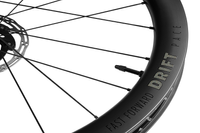 Komplet kół DRIFT PACE SET FCC (48MM) SP 24H/24H MBL FFWD N/GAGE 2:1 12MM (opona)