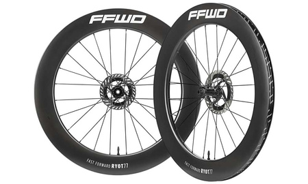Komplet kół RYOT77 SET FCC (77MM) WHT SP 24H/24H FFWD N/GAGE 2:1 12MM TA (opona)