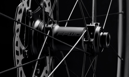 Komplet kół TYRO (45MM) SP 24H/24H UD GREY 1:1 DBCL 12MM TA (opona)