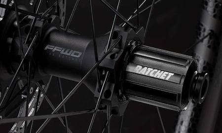 Komplet kół RYOT44 SET FCC (44MM) SP 24H/24H MBL DT240 EXP 2:1 DBCL 12MM TA (opona)